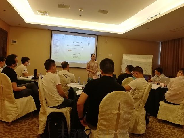 王老師在給六西格瑪綠帶實戰研修班學員講解知識點 賀天行健200617期《六西格瑪綠帶實戰研修班》圓滿落幕(圖2)